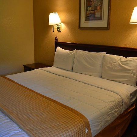 Americas Best Value Inn Smithfield Exterior foto